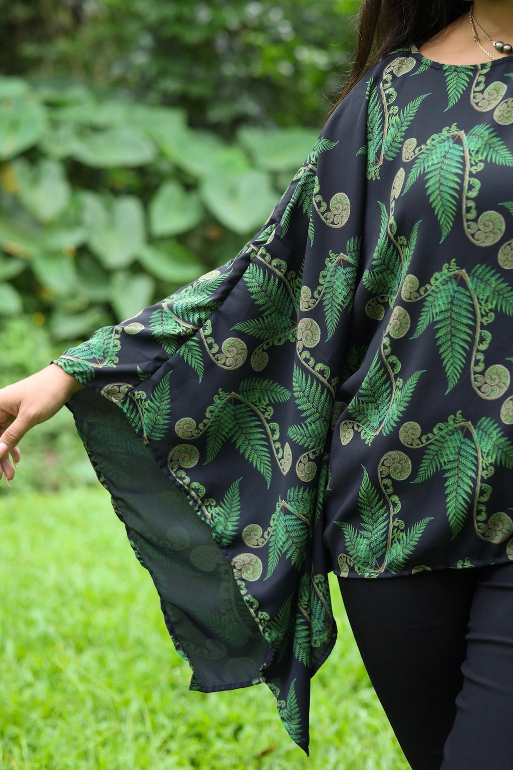 Palapalai Womenʻs Chiffon Top